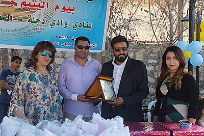 سمو الأمير غايد الخالدي يقدم درع الصداقة والتميز للصحفي نائل نبيل