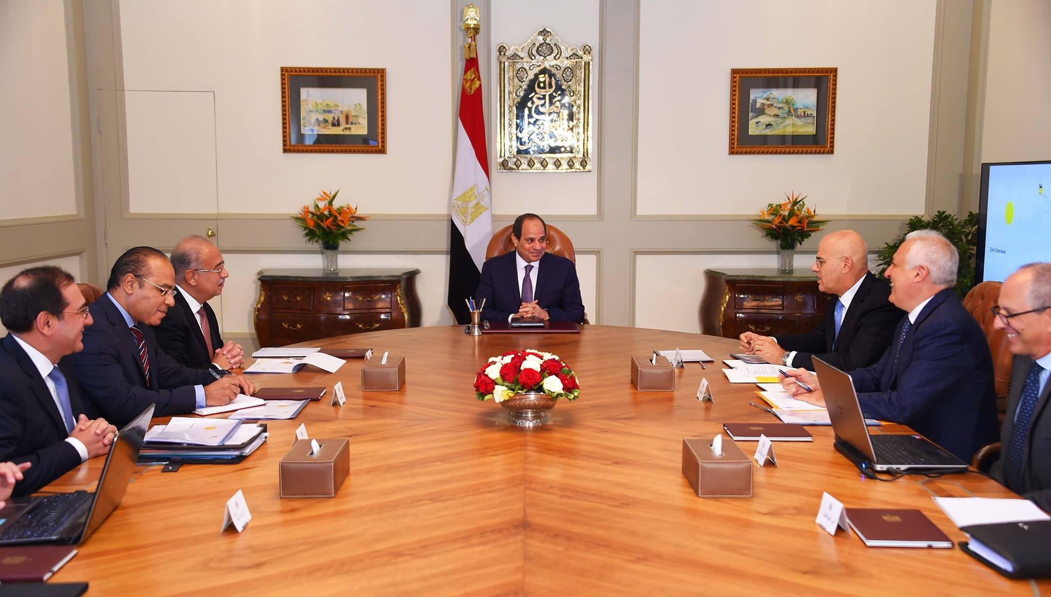 السيسى يجتمع بـ إسماعيل ومدبولي ومستشار التخطيط العمرانى بالرئاسة
