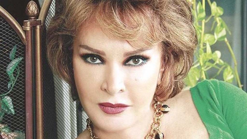 تكريم الفنانة صفية العمري بمهرجان الإسكندرية السينمائي.
