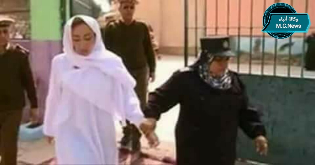 ريهام سعيد تنهار لحظة دخولها حجز النساء وتصرخ .. أنتو مش عارفين أنا مين؟  (فيديو)