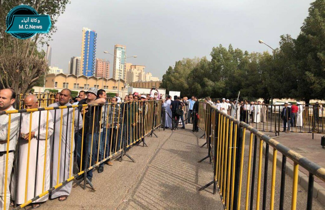 إقبال كثيف للمصريين بالكويت باليوم الأول للتصويت بالإنتخابات الرئاسية  (فيديو)