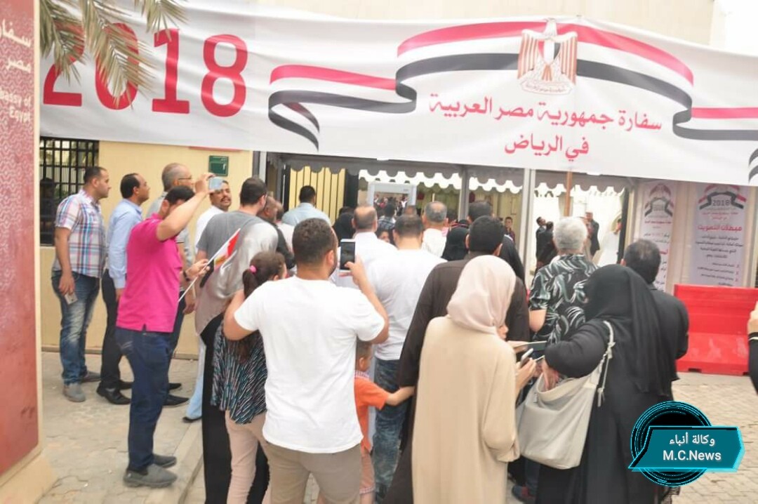 إقبال كثيف من الجالية المصرية بالسعودية في اليوم الأول للإنتخابات الرئاسية للإدلاء بأصواتهم  (صور)