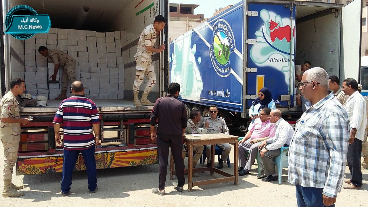 القوات المسلحة توزيع 4000 كرتونة من السلع الغذائية بالمنوفية بسعر 25 جنية للكرتونه