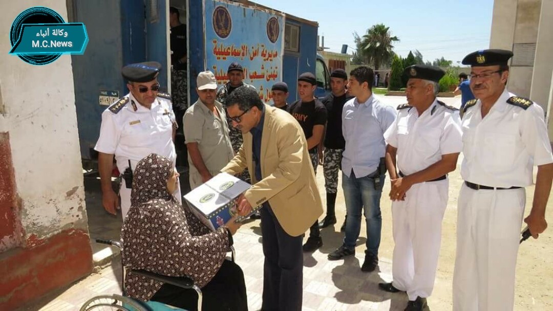 مدير أمن الإسماعيلية يقوم بتوزيع كرتونه رمضان أثناء جولته بمركز التل الكبير والقصاصين  (صور)