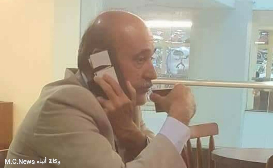 شبيه اللواء عمر سليمان يُشعل مواقع التواصل الإجتماعي
