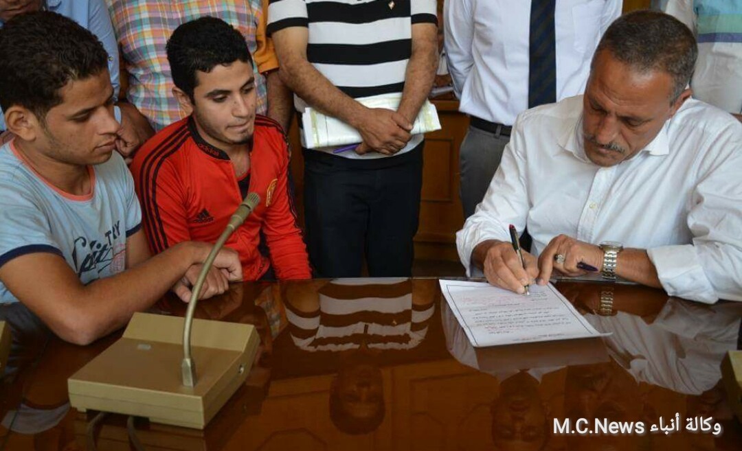 محافظ الاسماعيلية يواصل إستقبال المواطنيين ويناقش مشكلاتهم وتكليفات بحلها