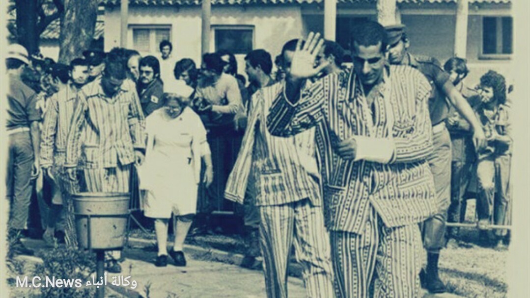لماذا قرر السادات إعادة الأسرى الإسرائيليين "بالبيجامات الكستور" بعد نصر حرب أكتوبر 73؟ (فيديو)