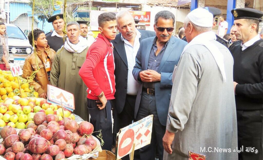 مدير أمن الإسماعيلية بالتل الكبير لمتابعة ضبط الأسعار بالأسواق ودراسة توسيع بعض الطرق