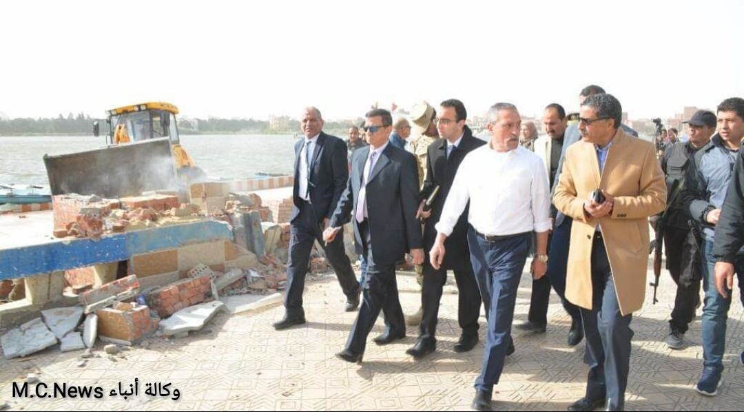 محافظ ومدير أمن الإسماعيلية يستردان كورنيش طريق البلاچات بعد عدة سنوات من التعديات