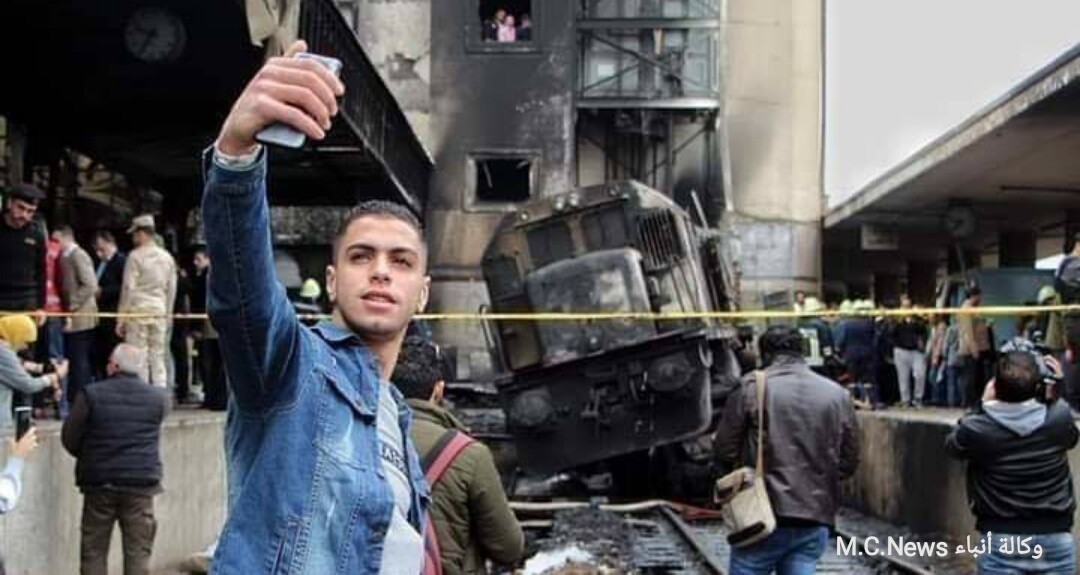 أول حديث لصاحب الصورة السيلفي الشهيرة بحادثة قطار محطة مصر "شاهد ماذا قال" (فيديو)
