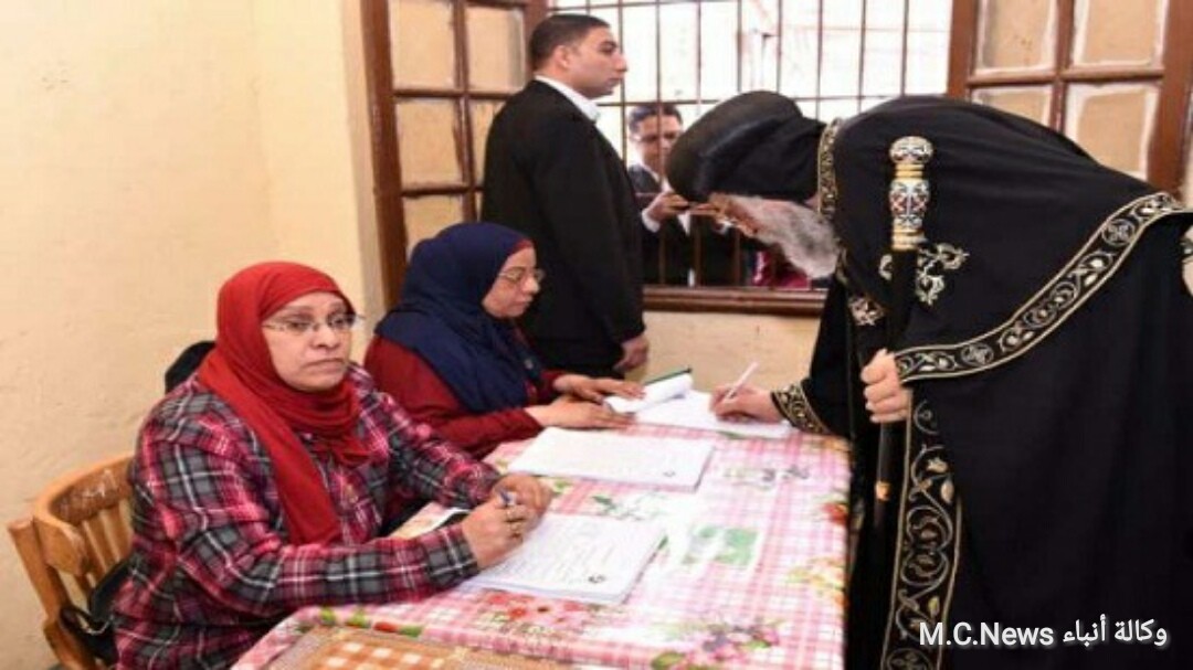 وقف الموظفة بلجنة البابا تاوضروس في الإستفتاء وإحالتها للتحقيق والبابا يتدخل لعدم عقابها
