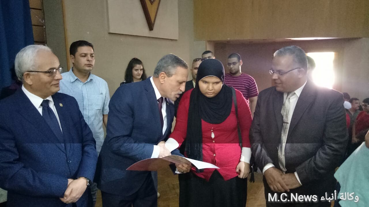 محافظ الإسماعيلية ونائب وزير التربية والتعليم ووكيل الوزارة يشهدون حفل تكريم أوائل الثانوية والإعدادية بالمحافظة