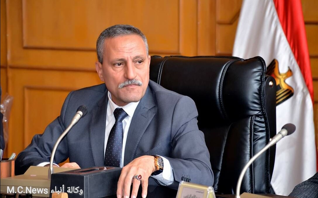 محافظ الإسماعيلية يؤكد قرار توقيتات غلق المقاهى ومحلات السايبر لا يشمل المطاعم