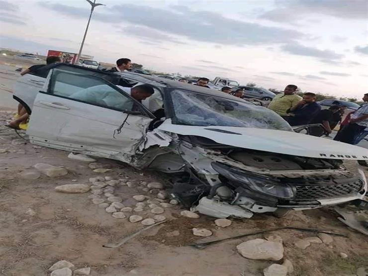 سيارته تحطمت ونجا من الموت بأعجوبة.. تفاصيل تعرض عمرو زكي لحادث في الساحل - صور