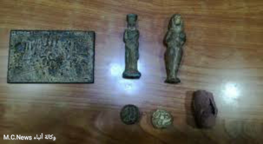 ضبط حداد بقنا يعلن عن بيع وشراء قطع أثرية بالفيسبوك