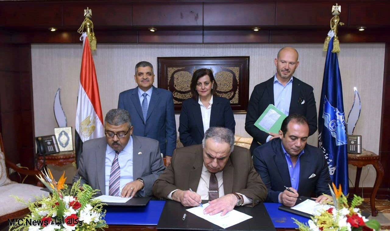 رئيس هيئة قناة السويس ونائب وزير الزراعة يشهدان توقيع برتوكول تعاون لتصدير الأسماك