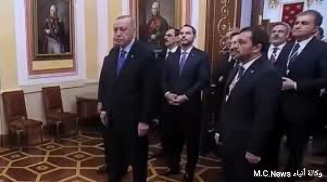 بوتين يحبس أردوغان داخل غرفة قاتل العثمانيين دقيقة و57 ثانية  (فيديو)